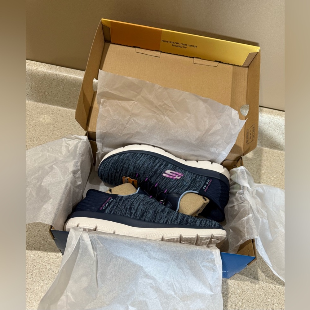 NWT Skechers HANDS FREE Slip Ins SUMMITS Shoes - Picture 9 of 16